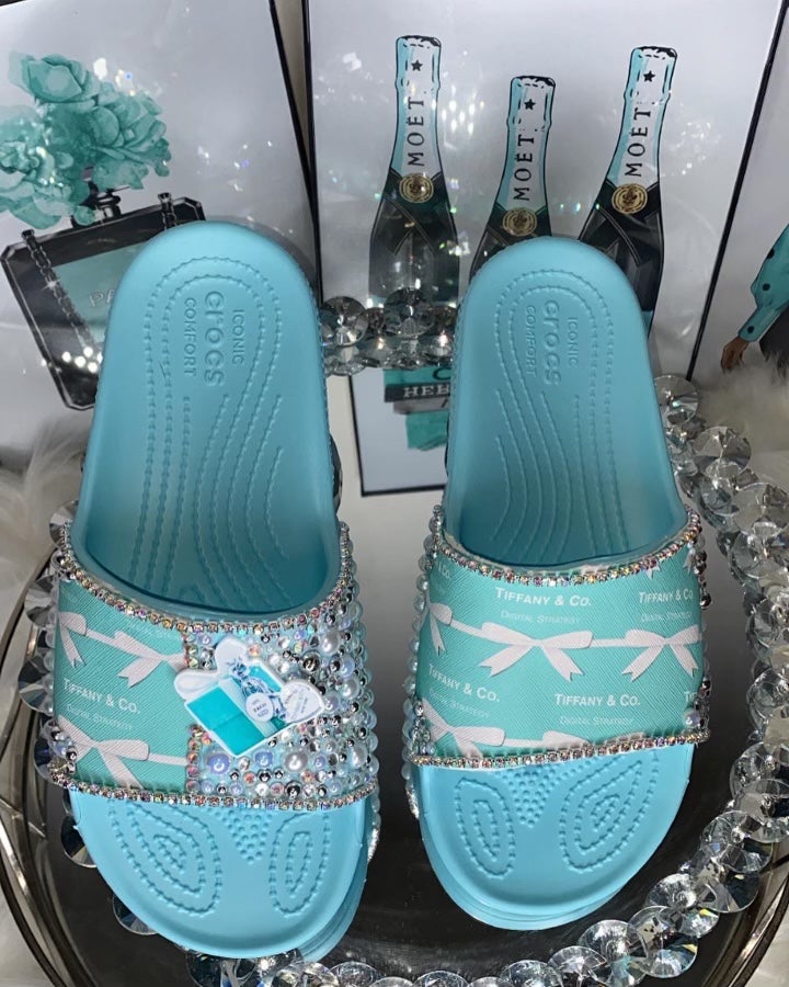 Tiffany on sale blue crocs